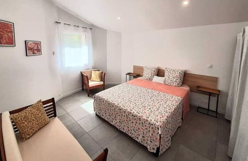 Dauphin Bed & Breakfast | Bed &breakfast in a peaceful natural setting swimming pool guaranteed relaxation