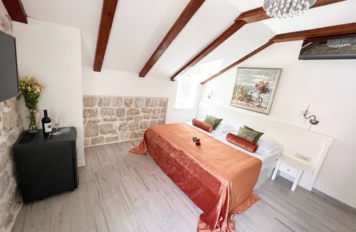 Mali Ston House | Bed&Breakfast Sorgo Palace- Comfort Double or Twin Room with City Walls View (Emerald)