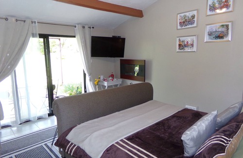 La Porcherie Bed & Breakfast | Bed & Breakfasts - Ilse Garden Chair