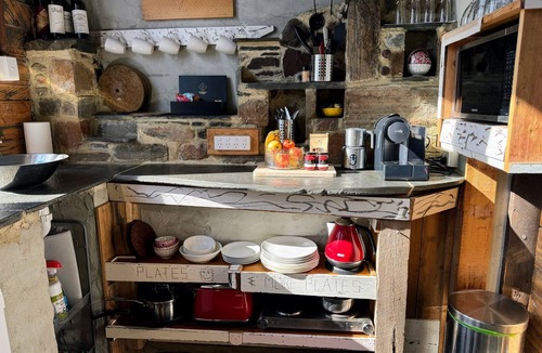 Upper Wakefield Bed & Breakfast | Bed in a Shed