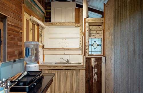 Upper Wakefield Bed & Breakfast | Bed in a Shed