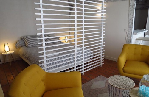 Chartres Apartment | Bed in Chartres