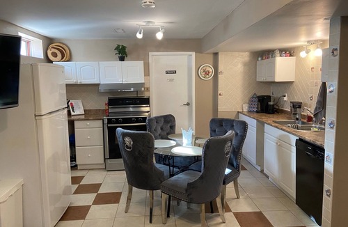 York Regional Municipality House | Bed of Roses Short Term Rental. Hot Tub! Bright 2 bdrm basement. Sleeps 4.