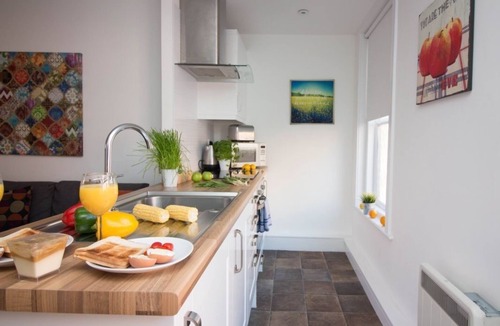 Eastleigh Apartment | Beddoe Apartments