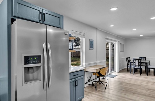 Bedford House | Bedford Bungalow Prime DFW Location Near Everything