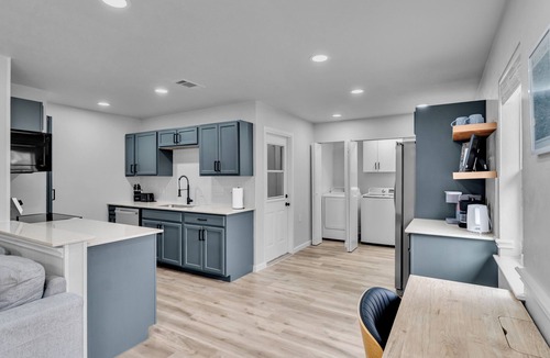 Bedford House | Bedford Bungalow Prime DFW Location Near Everything