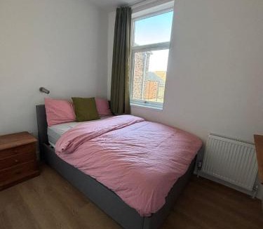 Bootle House | Bedford Guesthouse