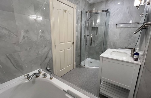 Niagara Falls Bed & Breakfast | Bedham Hall Bed & Breakfast