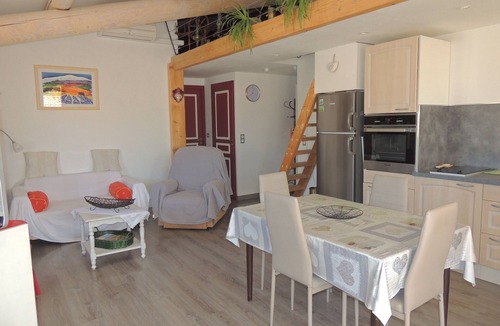 Bedoin Apartment | BEDOIN APARTMENT * AIR-CONDITIONED +TERRACE IN VILLAGE AT FOOT OF MONT VENTOUX