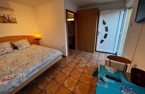 Saxon House | Bedroom 1 Gîte la Cigale