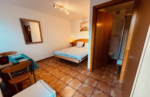 Saxon House | Bedroom 1 Gîte la Cigale