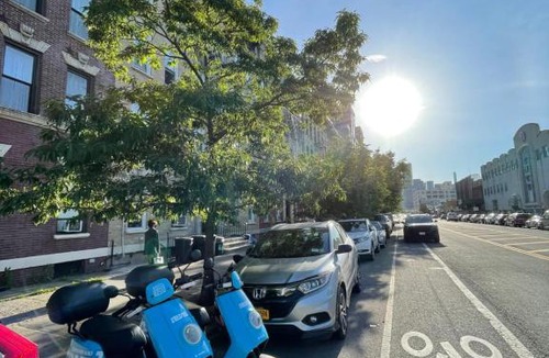 Hunters Point House | Bedroom 10 mins to Times Square! and is first floor
