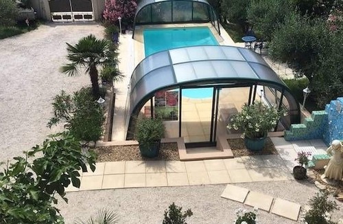 Aubais Bed & Breakfast | Bedroom 2 - Villa des masques