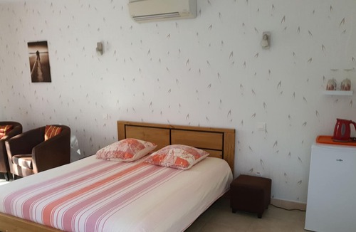 Aubais Bed & Breakfast | Bedroom 2 - Villa des masques