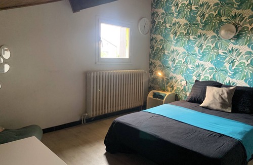 Lescar House | Bedroom + bathroom