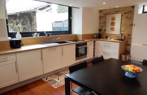 Menil House | bedroom cottage with pool