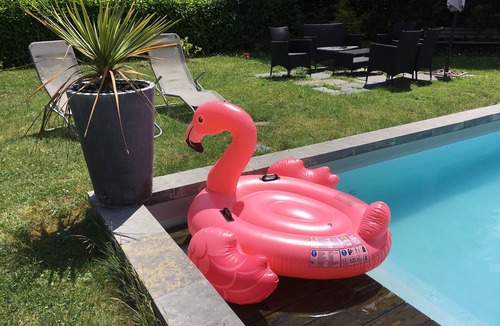 Menil House | bedroom cottage with pool