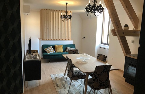 Saint-Clair-de-la-Tour Bed & Breakfast | Bedroom with bathroom - Chateau du Mouillat