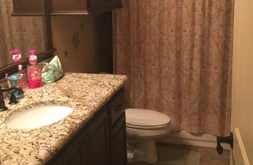 South Oklahoma City House | Bedroom in a beautiful home close to OU or OKC