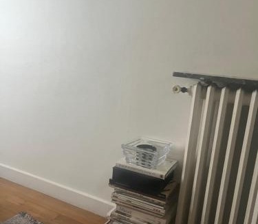 7th Arrondissement Bed & Breakfast | Bedroom in Paris