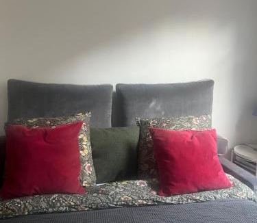 7th Arrondissement Bed & Breakfast | Bedroom in Paris