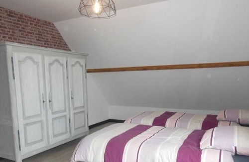 Saint-Ouen-sur-Iton Bed & Breakfast | Bedroom sleeps 5, fast Wi-Fi