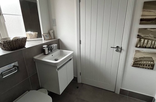 Pulborough Apartment | Bedroom with locks-Private Bathroom & Free Parking