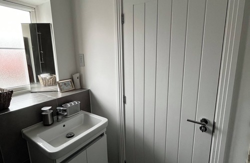 Pulborough Apartment | Bedroom with locks-Private Bathroom & Free Parking