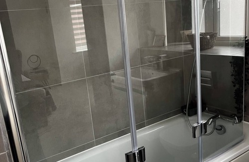 Pulborough Apartment | Bedroom with locks-Private Bathroom & Free Parking