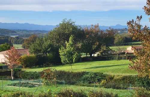 Larcan Bed & Breakfast | Bedroom with separate entrance and en-suite shower room and WC-Comminges-Pyrénées