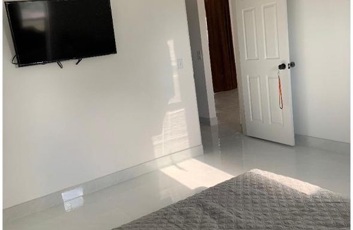 Sandalfoot Cove Bed & Breakfast | bedroom with sharing bathroom