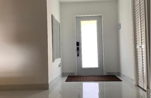 Sandalfoot Cove Bed & Breakfast | bedroom with sharing bathroom