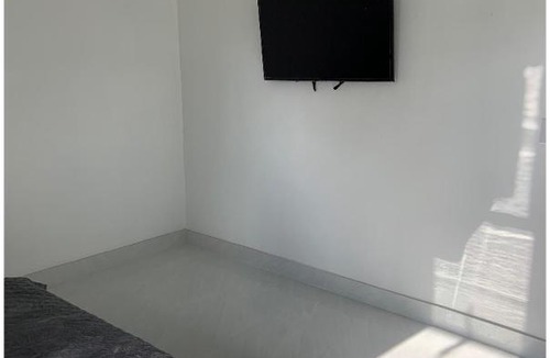 Sandalfoot Cove Bed & Breakfast | bedroom with sharing bathroom