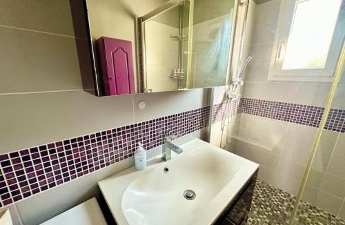 Monnerville House | Bedrooms in a House in Quiet Village