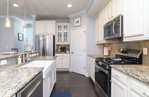 Bayside House | Beds Made, Bikes, 7 TVs, Games, Bayside Resort Pools, Hot Tubs & Courts
