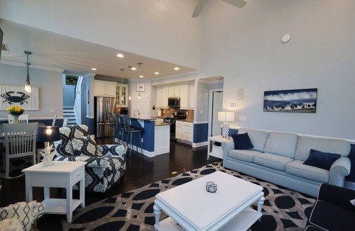 Bayside House | Beds Made, Bikes, 7 TVs, Games, Bayside Resort Pools, Hot Tubs & Courts