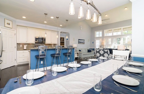Bayside House | Beds Made, Bikes, 7 TVs, Games, Bayside Resort Pools, Hot Tubs & Courts