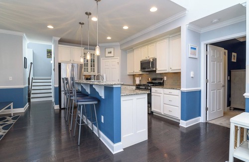 Bayside House | Beds Made, Bikes, 7 TVs, Games, Bayside Resort Pools, Hot Tubs & Courts