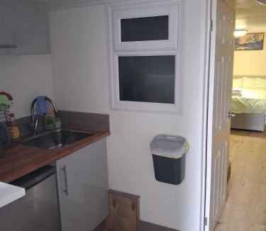 Oldbury House | Bedsit in Oldbury