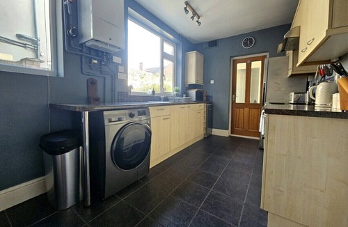 Welford House | Bee Accommodations - Leicester Home