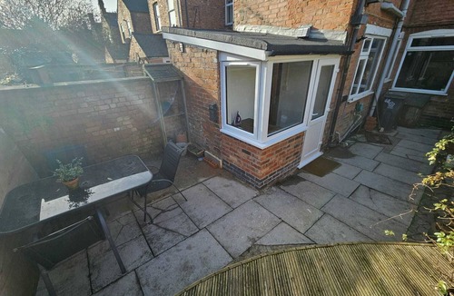 Welford House | Bee Accommodations - Leicester Home