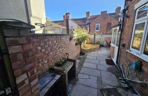 Welford House | Bee Accommodations - Leicester Home