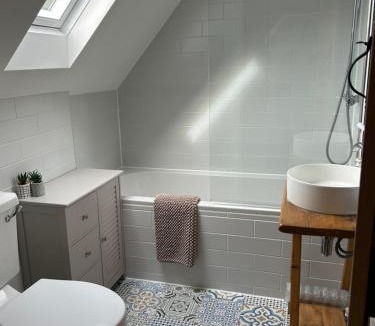 Romsey House | Bee Cottage - Romsey