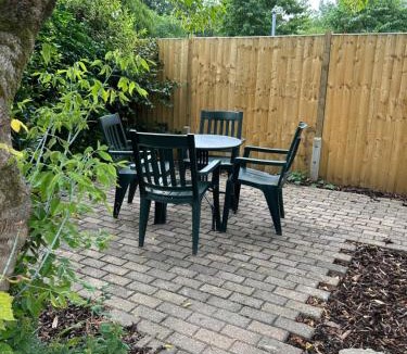 Romsey House | Bee Cottage - Romsey