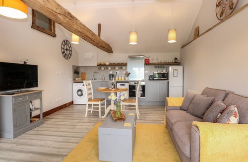 Irstead Cottage | Bee Happy Barn