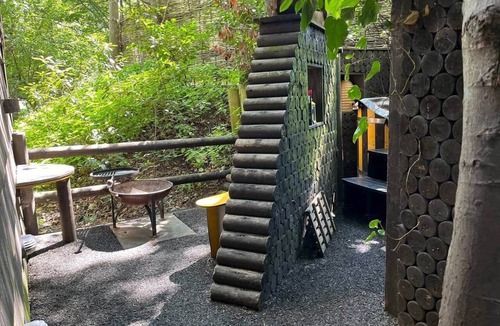 Rickmansworth Cabin | Bee Hive - Log Fired Hot Tub