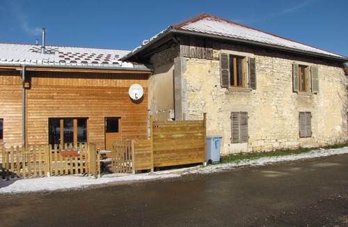 Les Chalesmes House | Bee house