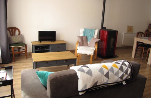 Les Chalesmes House | Bee house