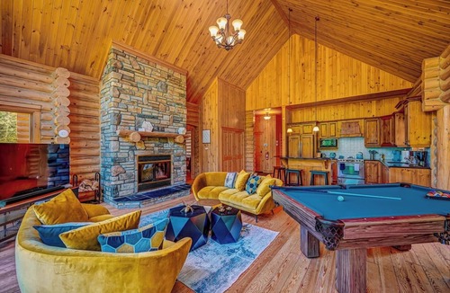 Fiddler Lake Resort Ski Chalet | Bee/Private Spa & Sauna/Pool, Kayak, Lake fiddler