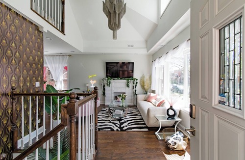 Chicago House | Bee's Knees - Ritzy, 1924 Chicago Bungalow